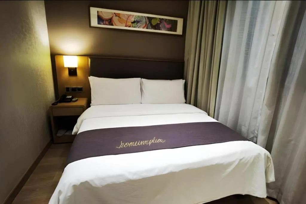 Bed in Home Inn Plus Shanghai Middle Ring Jinshajiang Road Fengzhuang Metro Station