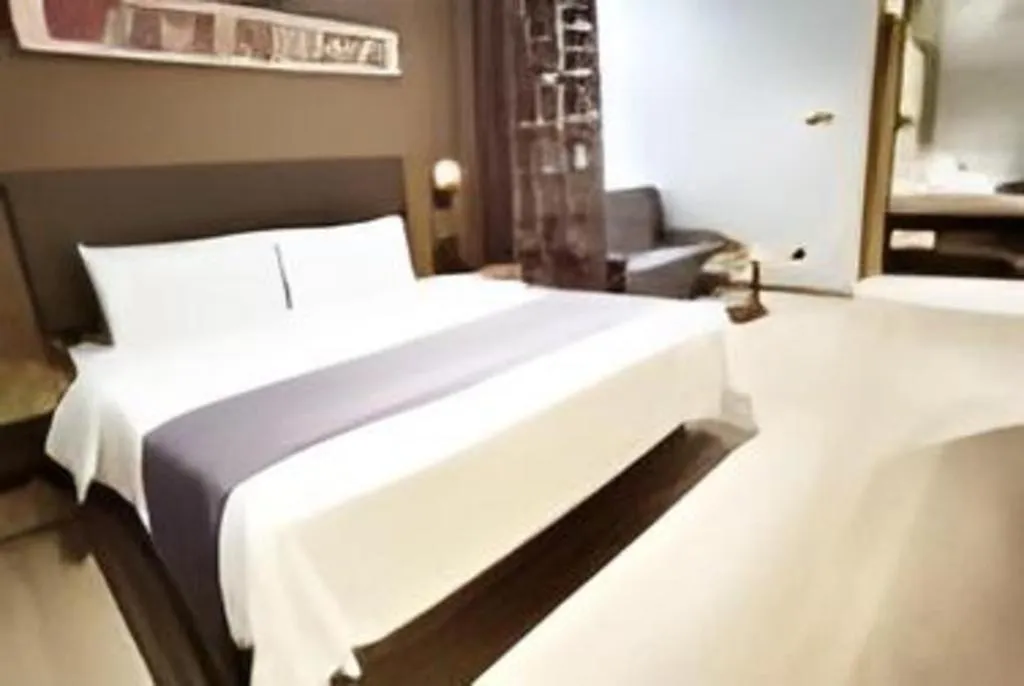 Bed in Home Inn Plus Shanghai Middle Ring Jinshajiang Road Fengzhuang Metro Station
