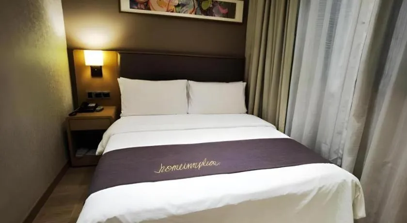 Bed in Home Inn Plus Shanghai Middle Ring Jinshajiang Road Fengzhuang Metro Station