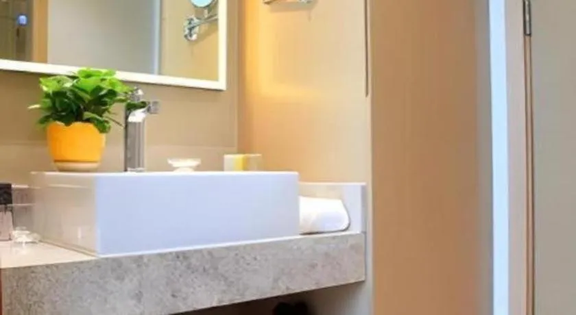 Home Inn Plus Shanghai Middle Ring Jinshajiang Road Fengzhuang Metro Station