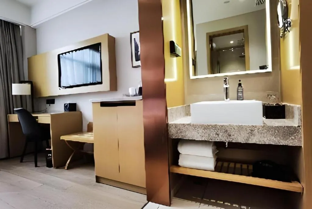 Home Inn Plus Shanghai Middle Ring Jinshajiang Road Fengzhuang Metro Station