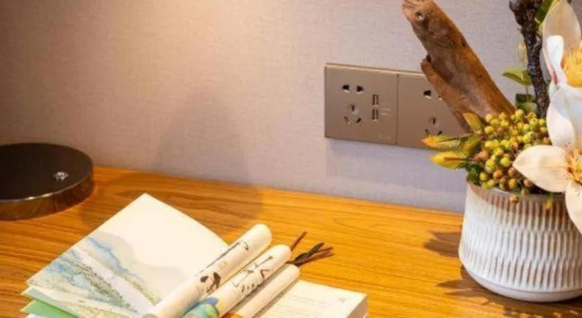 Yitel Collection Shenyang Hunnan Olympic Sports Center Caixia Street Metro Station