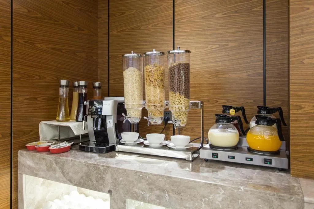 Yitel Collection Shenyang Hunnan Olympic Sports Center Caixia Street Metro Station