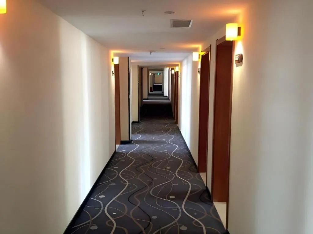 7 Days Premium Lintao City Golden Street Shopping Plaza Branch