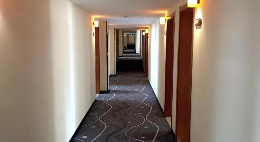 7 Days Premium Lintao City Golden Street Shopping Plaza Branch