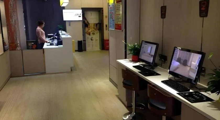 7 Days Premium Lintao City Golden Street Shopping Plaza Branch