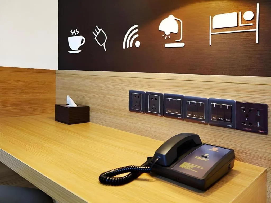 7 Days Premium Lintao City Golden Street Shopping Plaza Branch