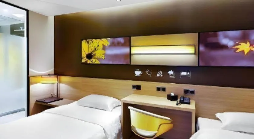 Bed in 7 Days Premium Lintao City Golden Street Shopping Plaza Branch