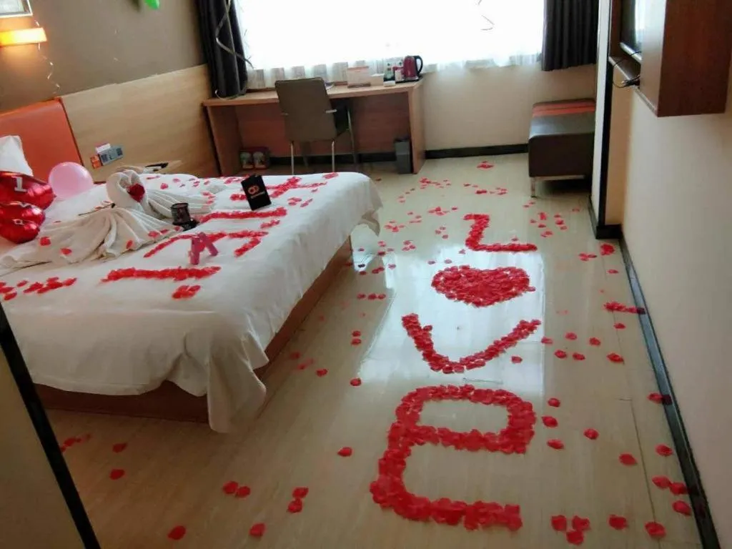 Bed in 7 Days Premium Lintao City Golden Street Shopping Plaza Branch