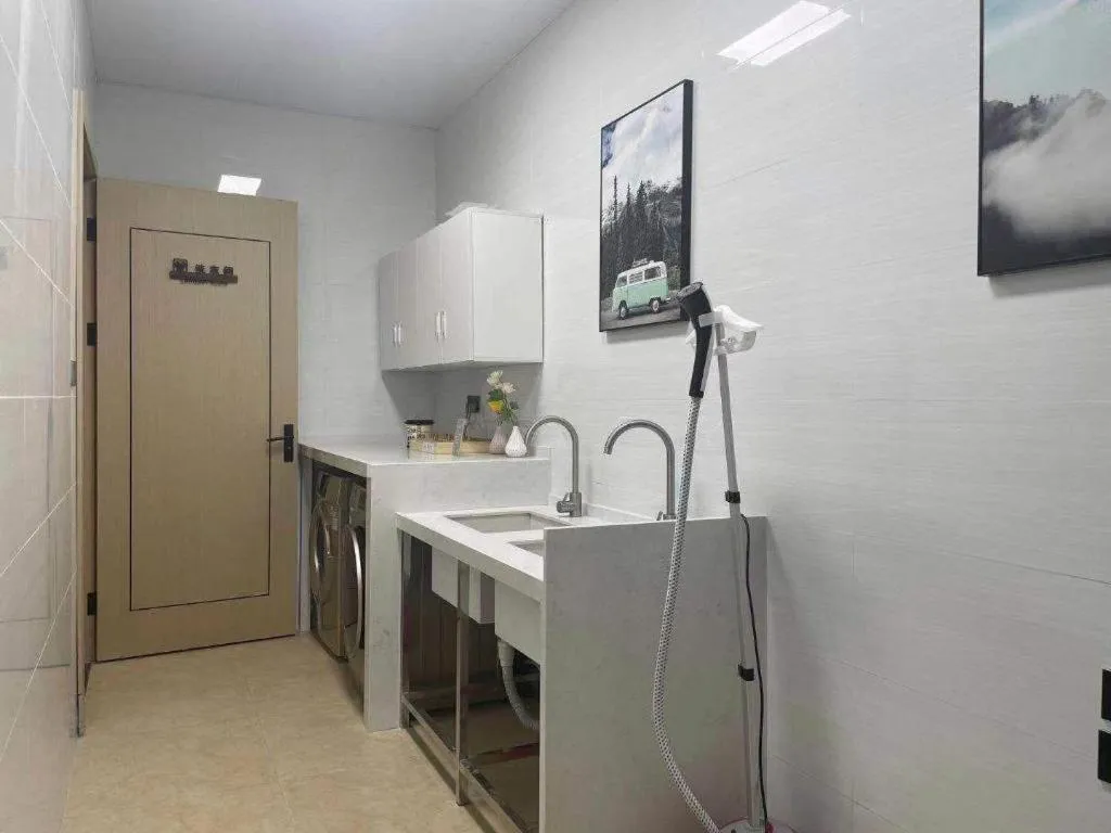 Gya Hotel Jurong England International