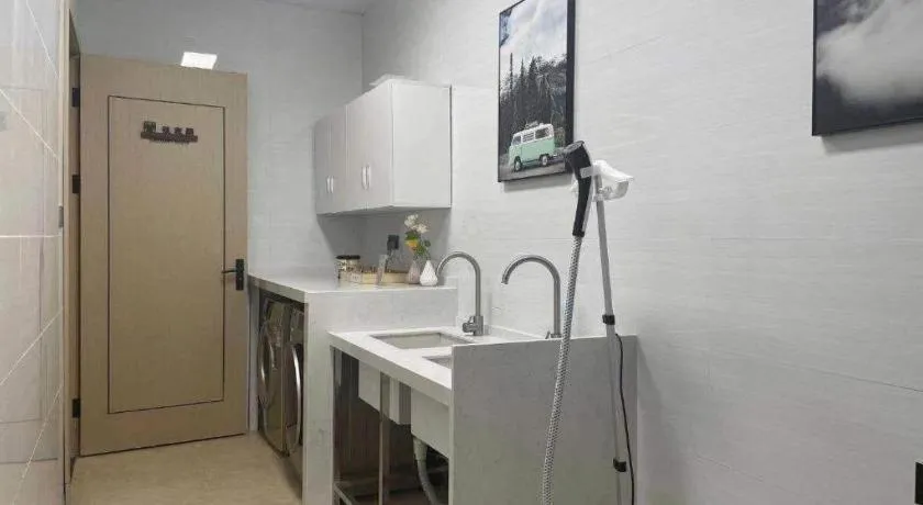 Gya Hotel Jurong England International