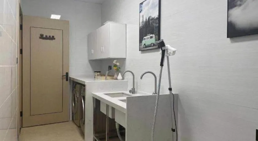 Gya Hotel Jurong England International