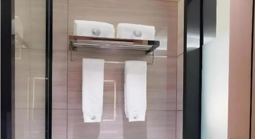 Gya Hotel Jurong England International