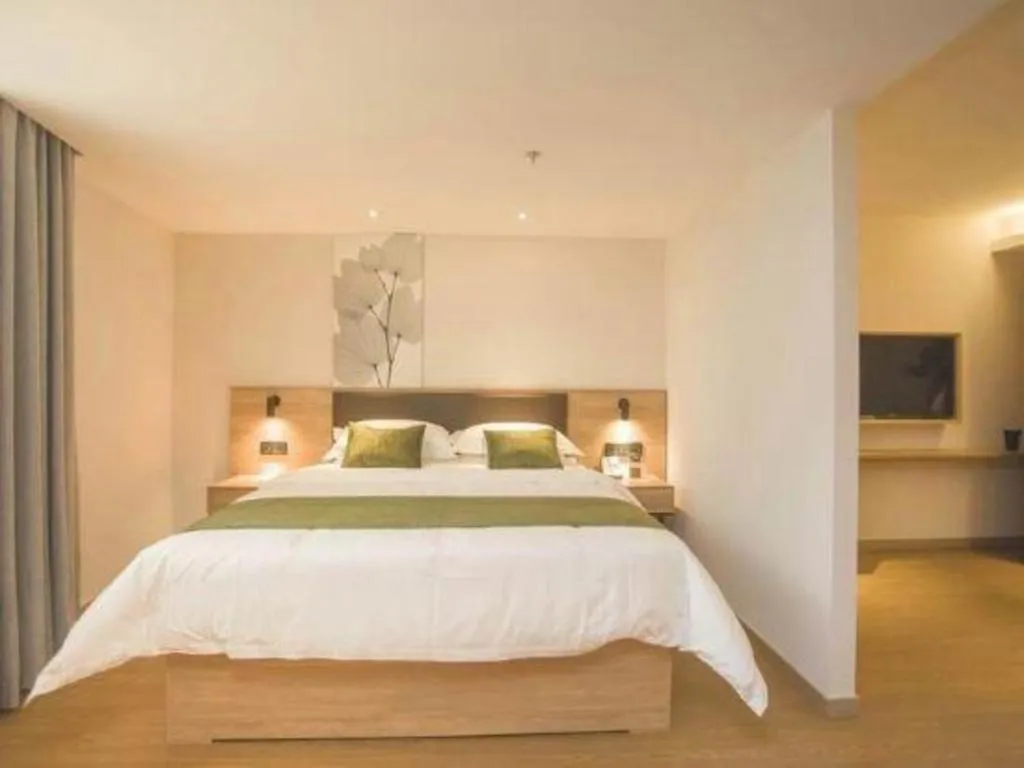 Bed in GreenTree Inn Express Taizhou Jiangyan Hardware City