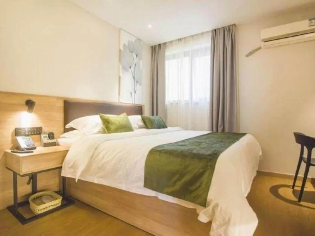 Bed in GreenTree Inn Express Taizhou Jiangyan Hardware City