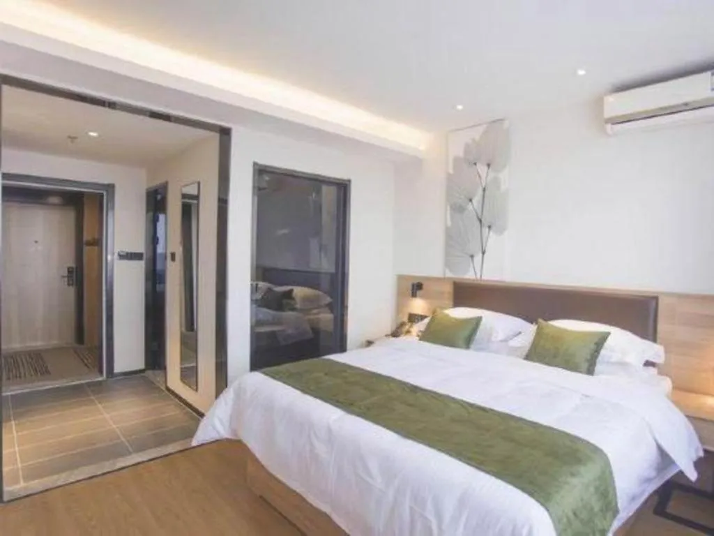 Bed in GreenTree Inn Express Taizhou Jiangyan Hardware City