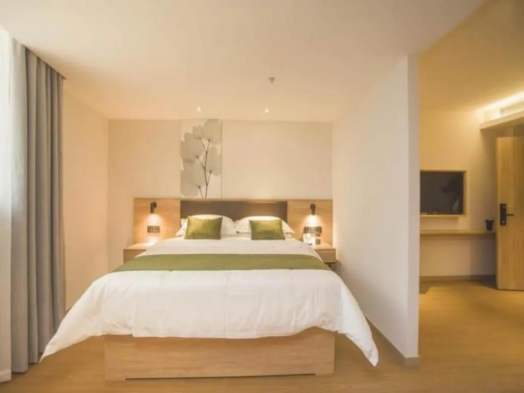 Bed in GreenTree Inn Express Taizhou Jiangyan Hardware City