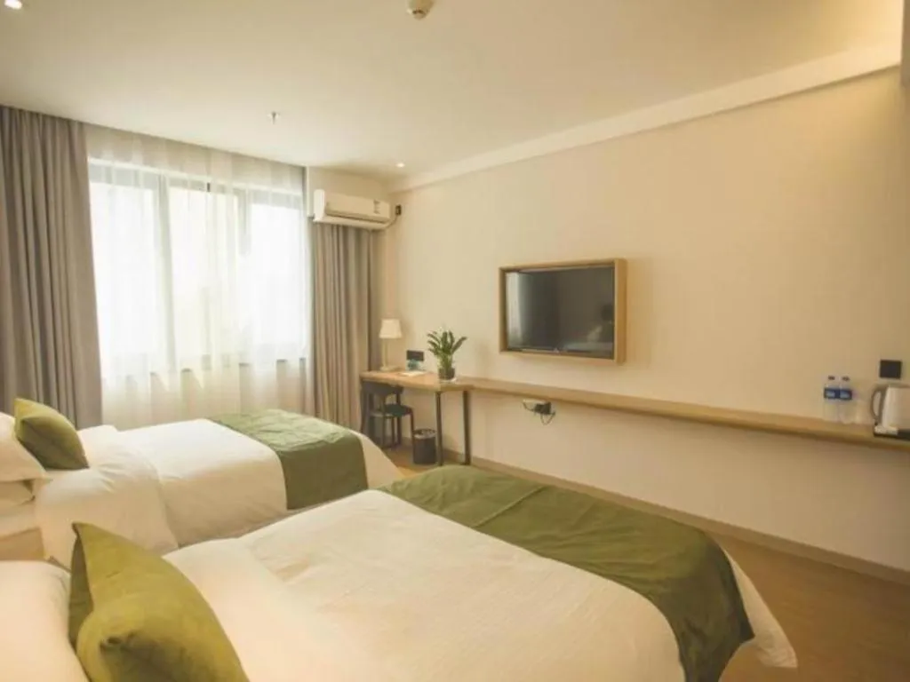 Bed in GreenTree Inn Express Taizhou Jiangyan Hardware City