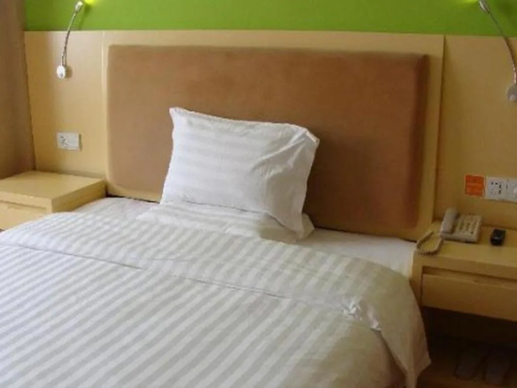 Bed in 7 Days Inn Zoucheng Chengqian East Road Yiwu Trade Market