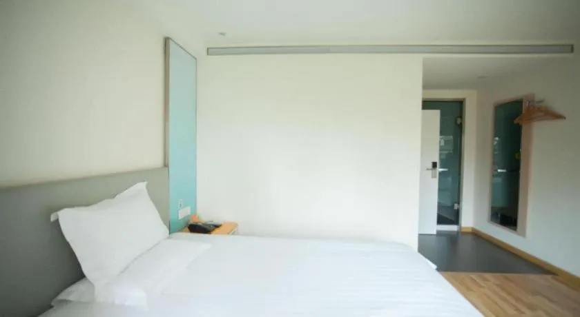 Bed in 7 Days Inn Harbin West Railway Station