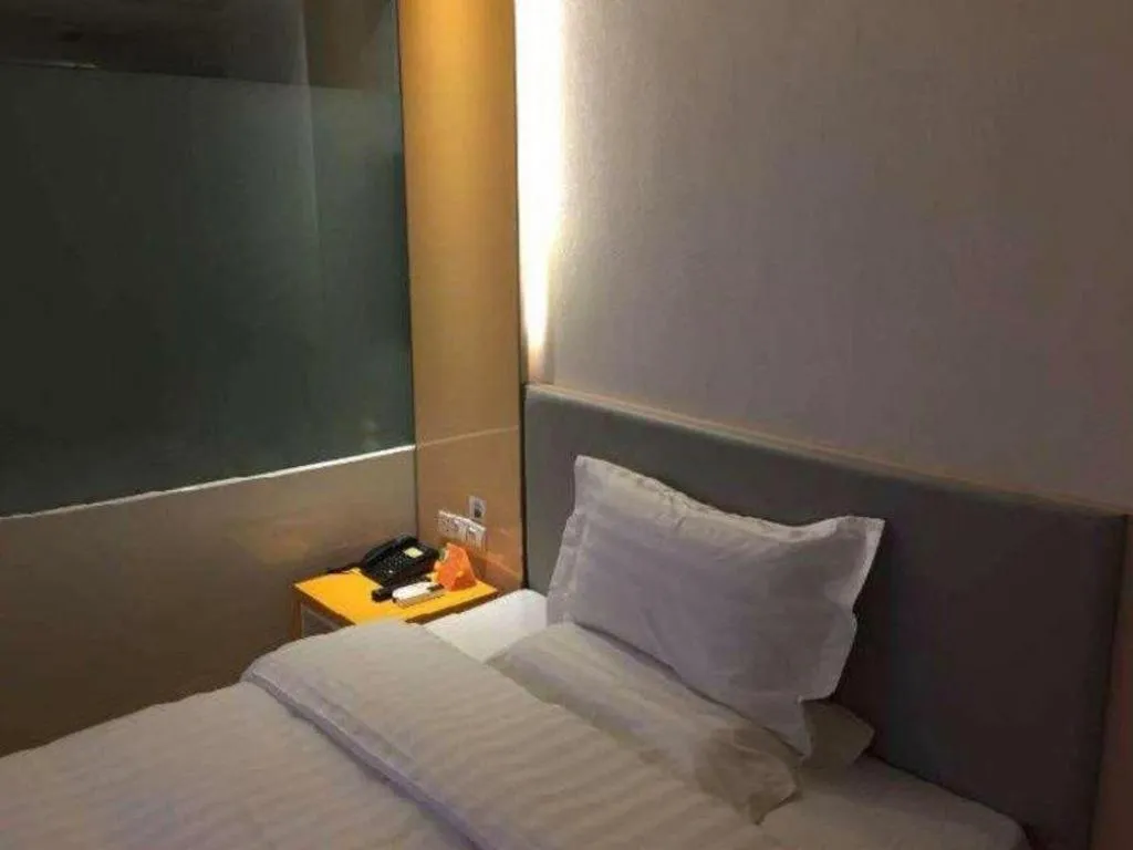 Bed in 7 Days Inn Harbin West Railway Station