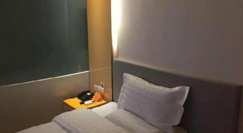 Bed in 7 Days Inn Harbin West Railway Station
