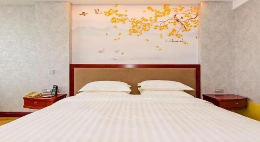 Bed in Junyu Grand Hotel Qinhuangdao