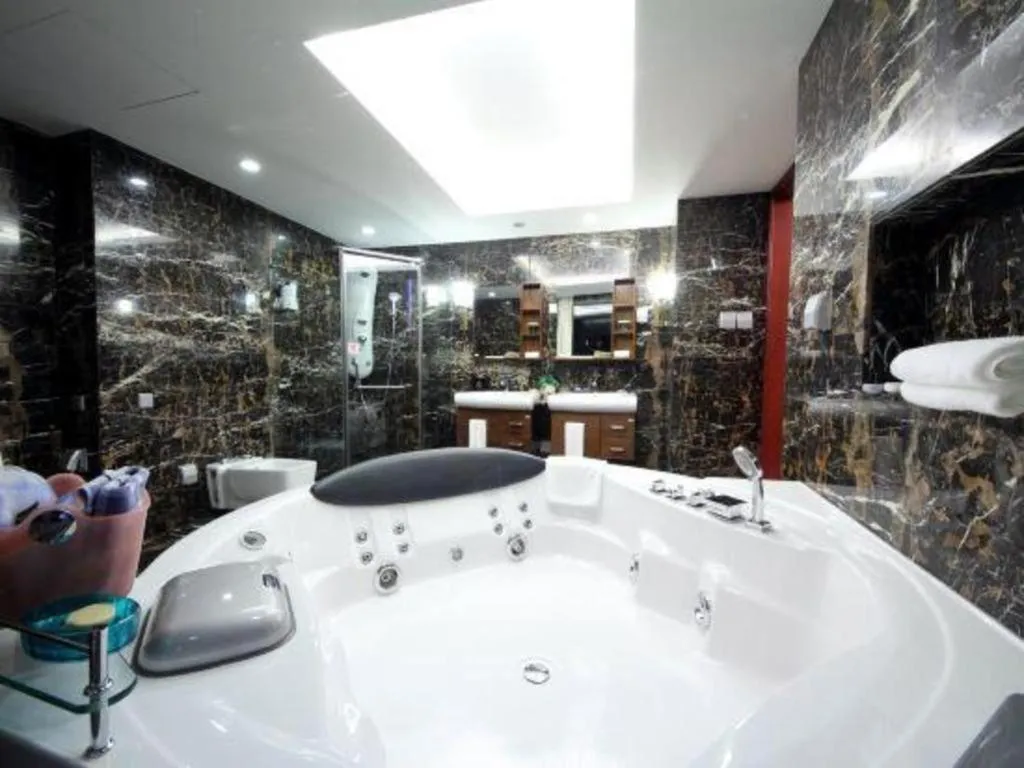 Junyu Grand Hotel Qinhuangdao