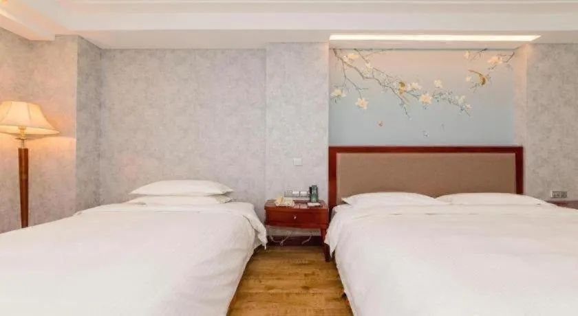Bed in Junyu Grand Hotel Qinhuangdao