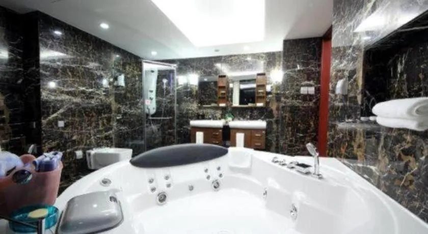 Junyu Grand Hotel Qinhuangdao