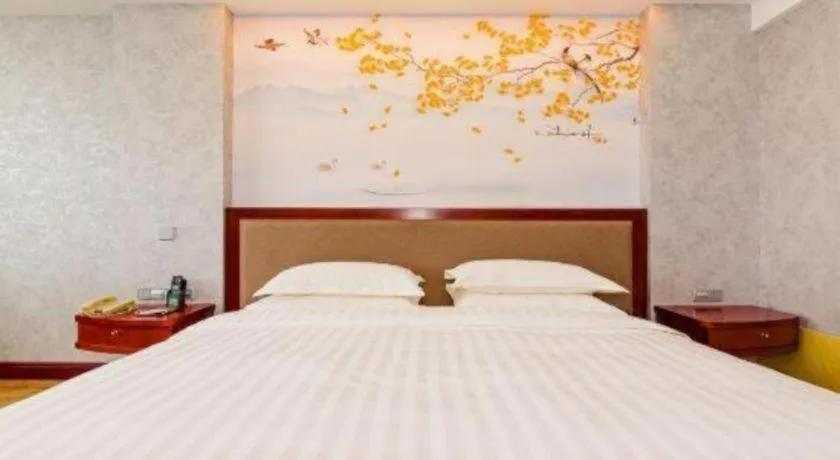 Bed in Junyu Grand Hotel Qinhuangdao
