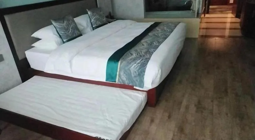 Bed in Junyu Grand Hotel Qinhuangdao