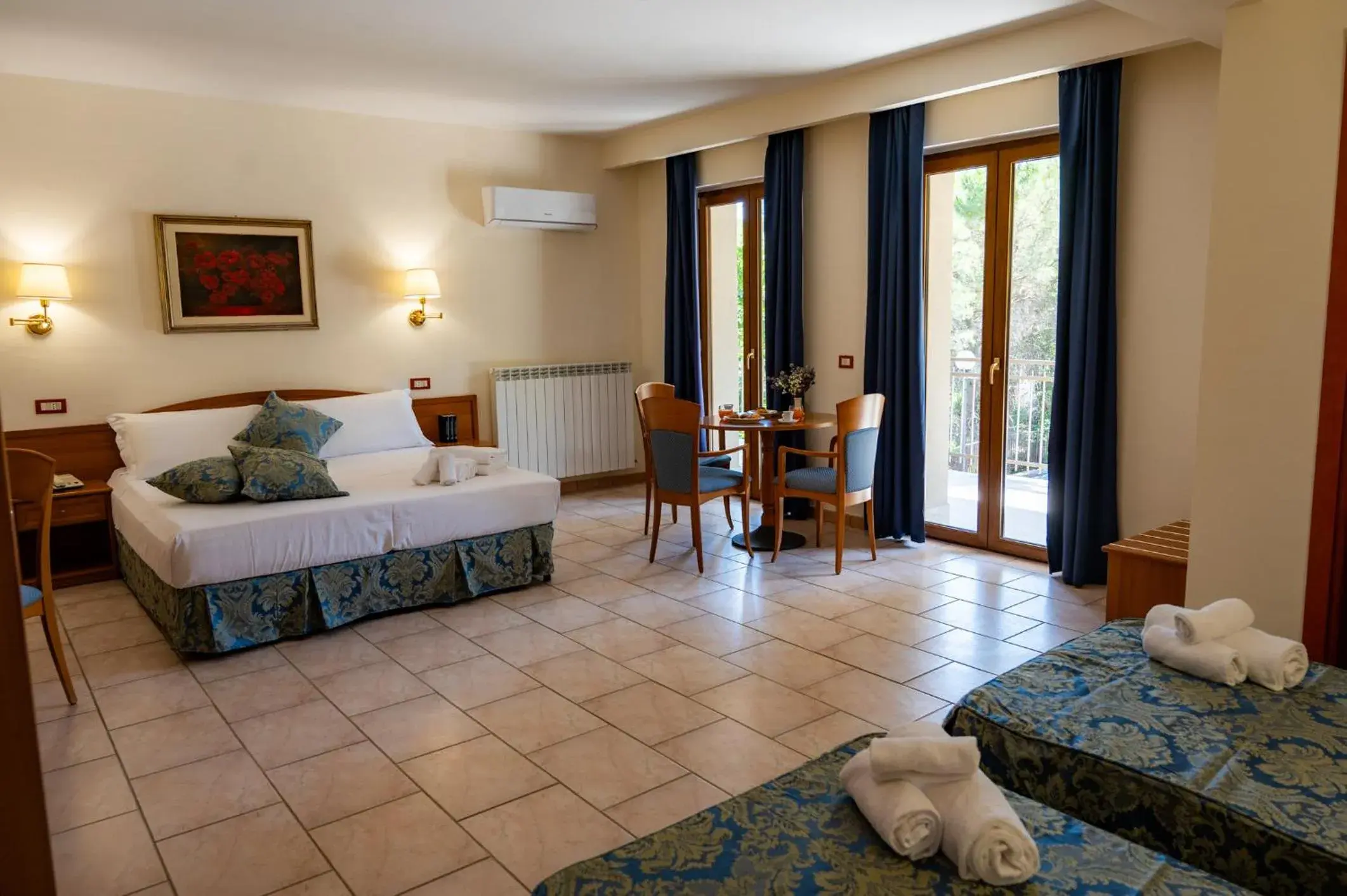 Triple Room with View in Hotel Bisanzio Resort Triple Room with View in Hotel Bisanzio Resort