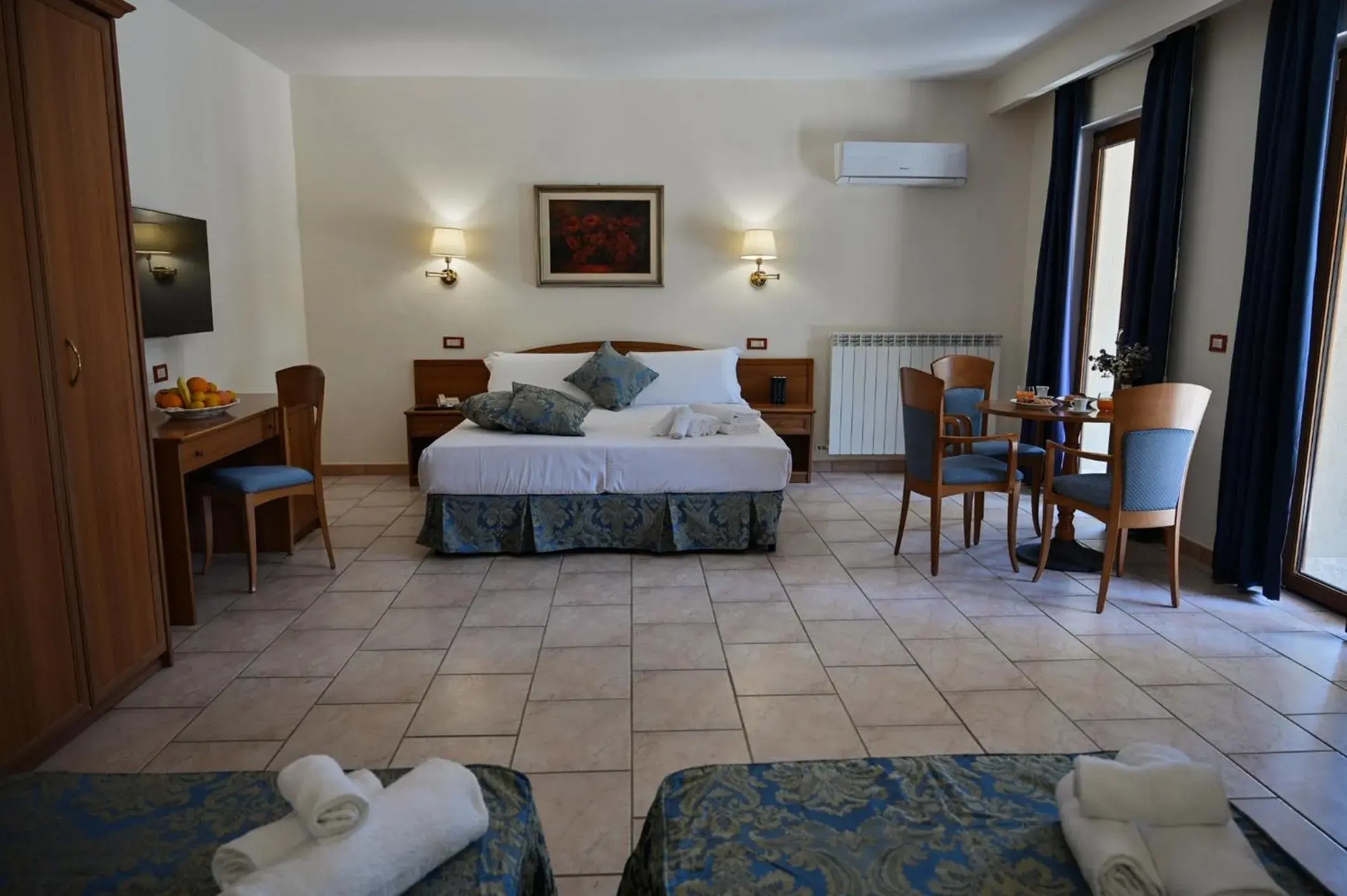 Deluxe Triple Room in Hotel Bisanzio Resort Deluxe Triple Room in Hotel Bisanzio Resort