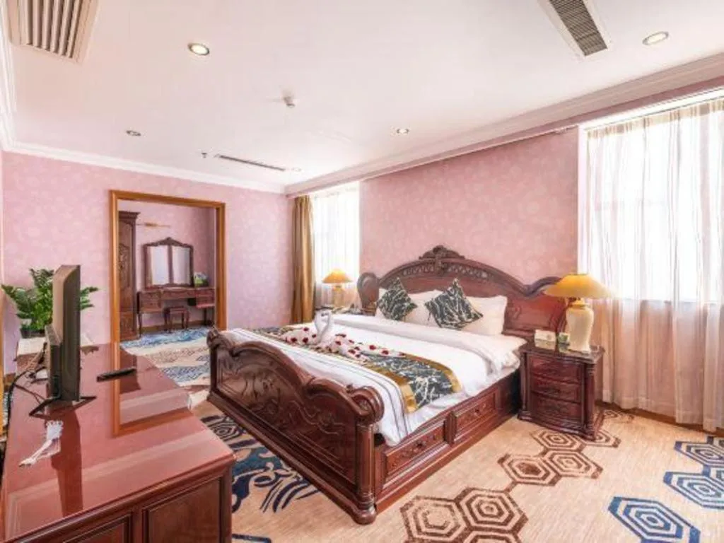 Bed in Xinyuan Hot Spring Hotel