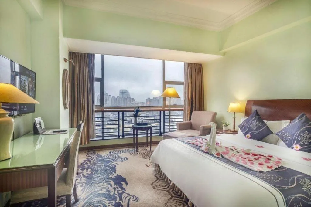 Bed in Xinyuan Hot Spring Hotel