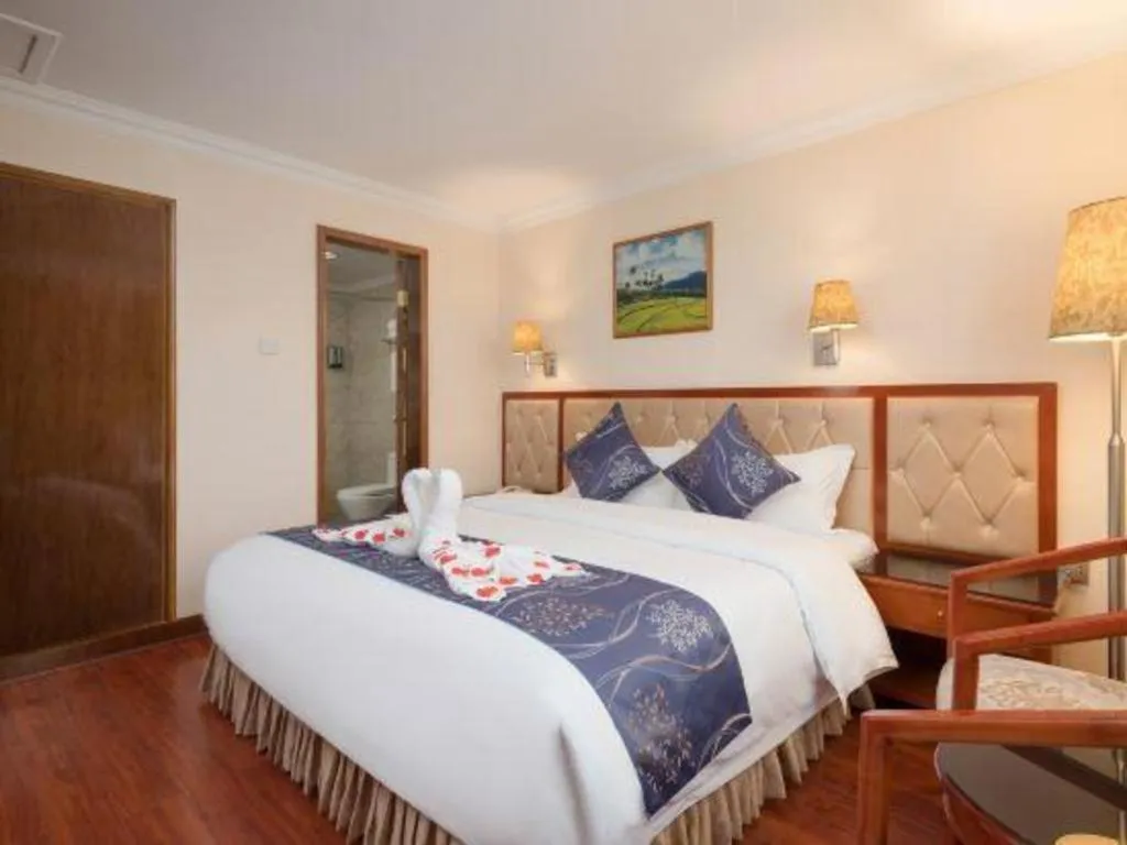 Bed in Xinyuan Hot Spring Hotel