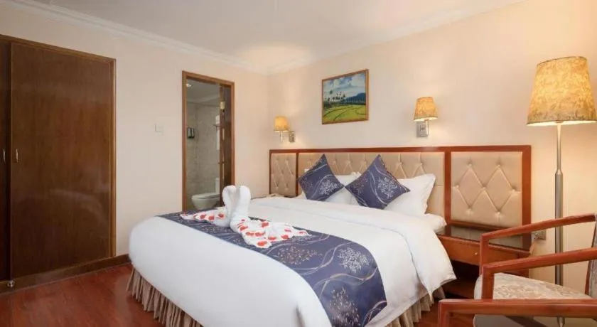 Bed in Xinyuan Hot Spring Hotel