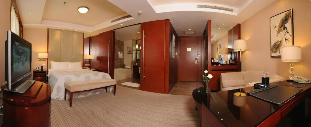 Bed in Dalian Liangyun Hotel