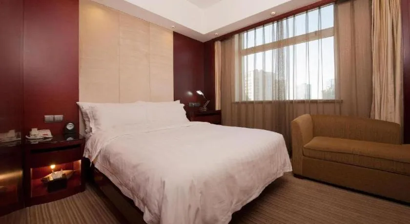 Bed in Dalian Liangyun Hotel