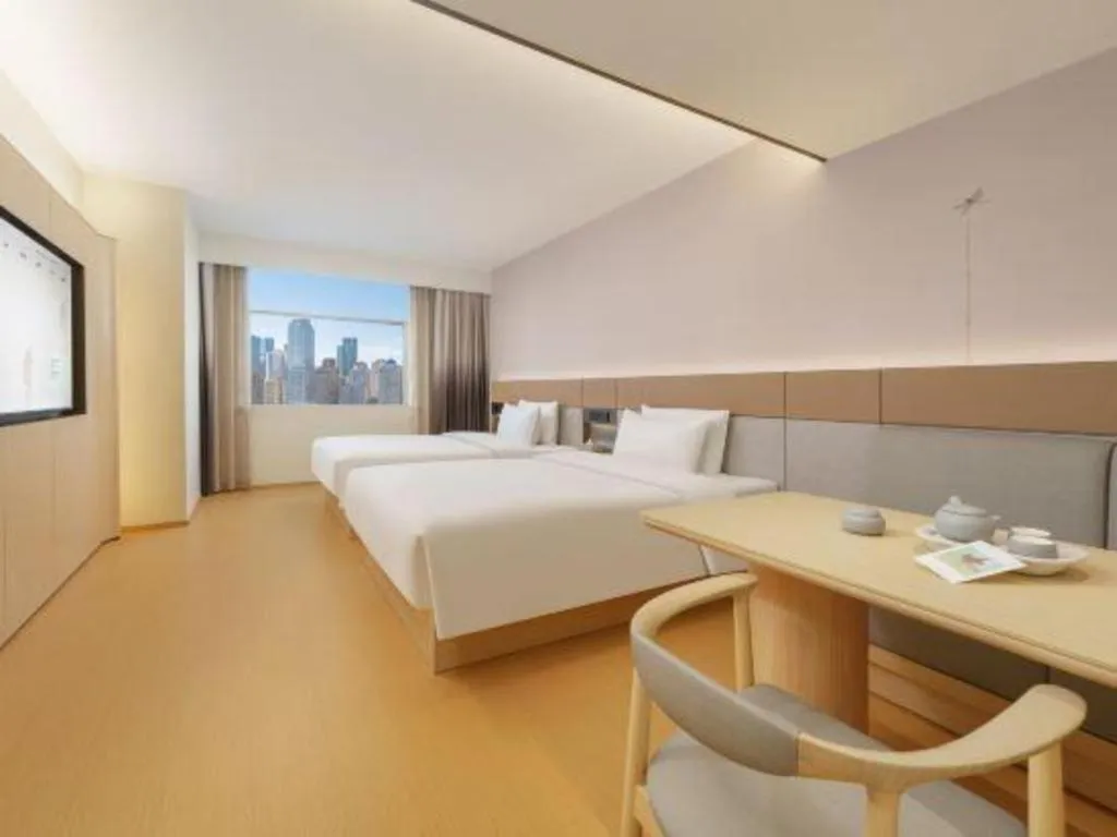 Bed in Dalian Liangyun Hotel