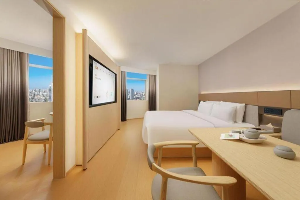 Bed in Dalian Liangyun Hotel