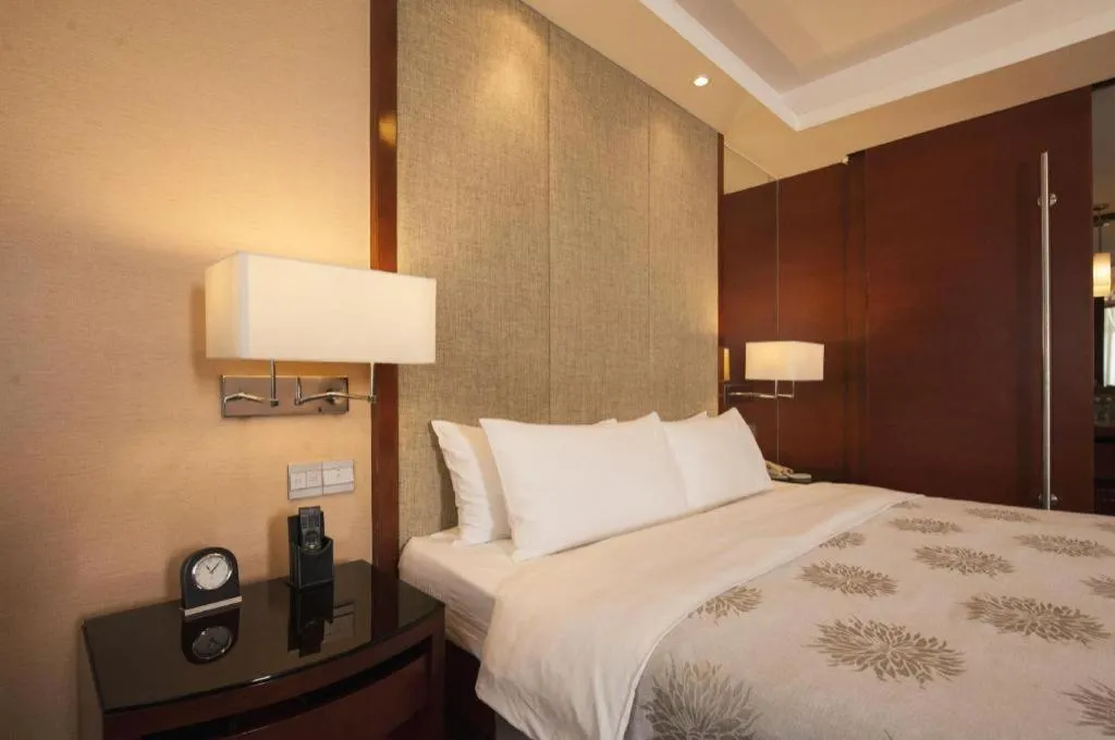 Bed in Dalian Liangyun Hotel