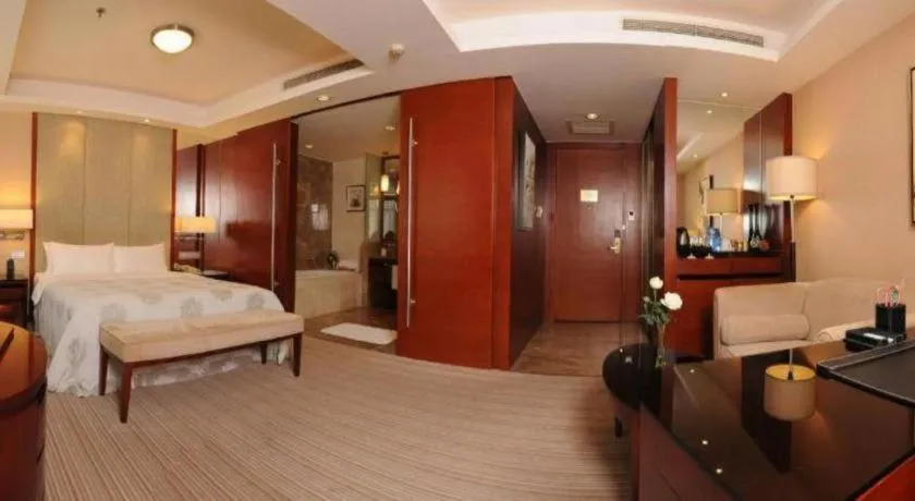 Bed in Dalian Liangyun Hotel