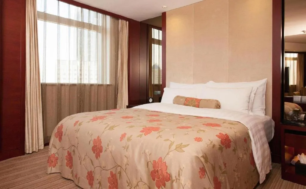 Bed in Dalian Liangyun Hotel