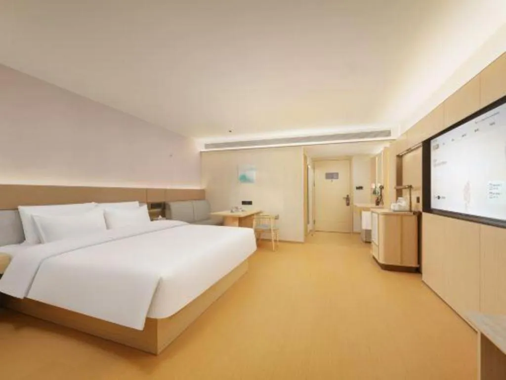 Bed in Dalian Liangyun Hotel