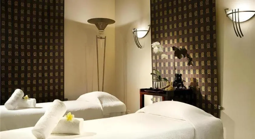 Bed in Dongguan MCB Lake Hotel