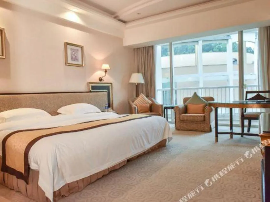 Bed in Dongguan MCB Lake Hotel