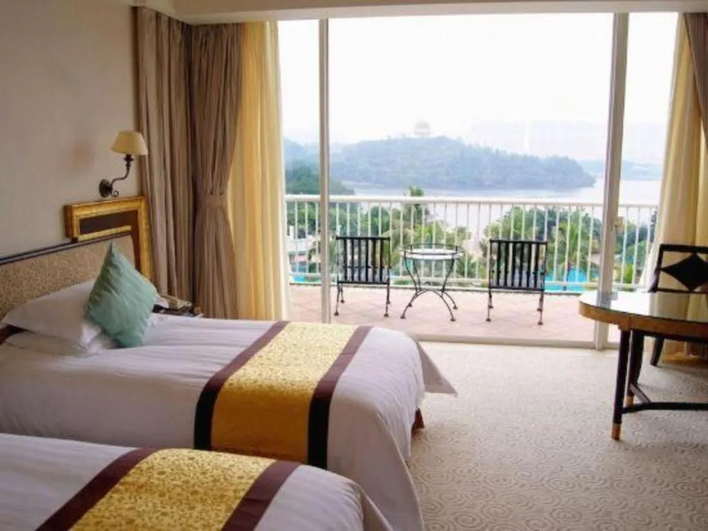 Bed in Dongguan MCB Lake Hotel