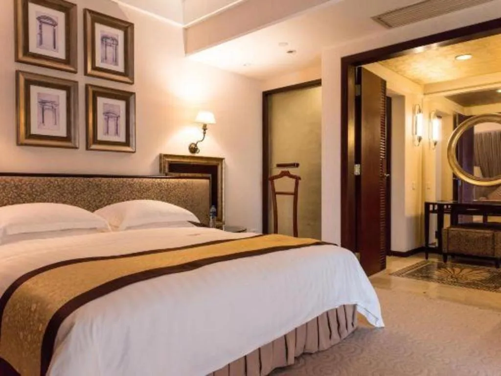 Bed in Dongguan MCB Lake Hotel